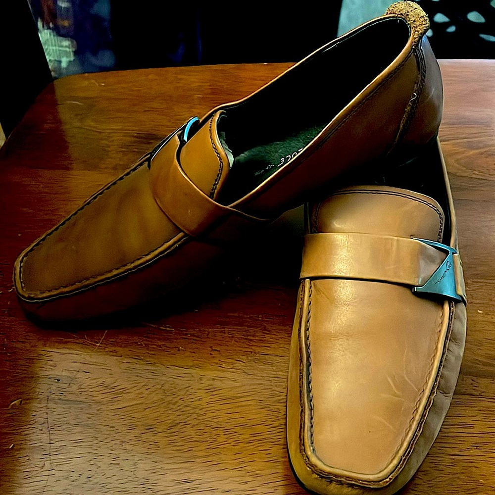 Kenneth Cole leather loafers in good condition.